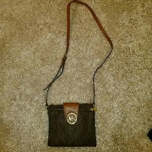 Michael Kors Handbags - Crossbody Michael Kors bag